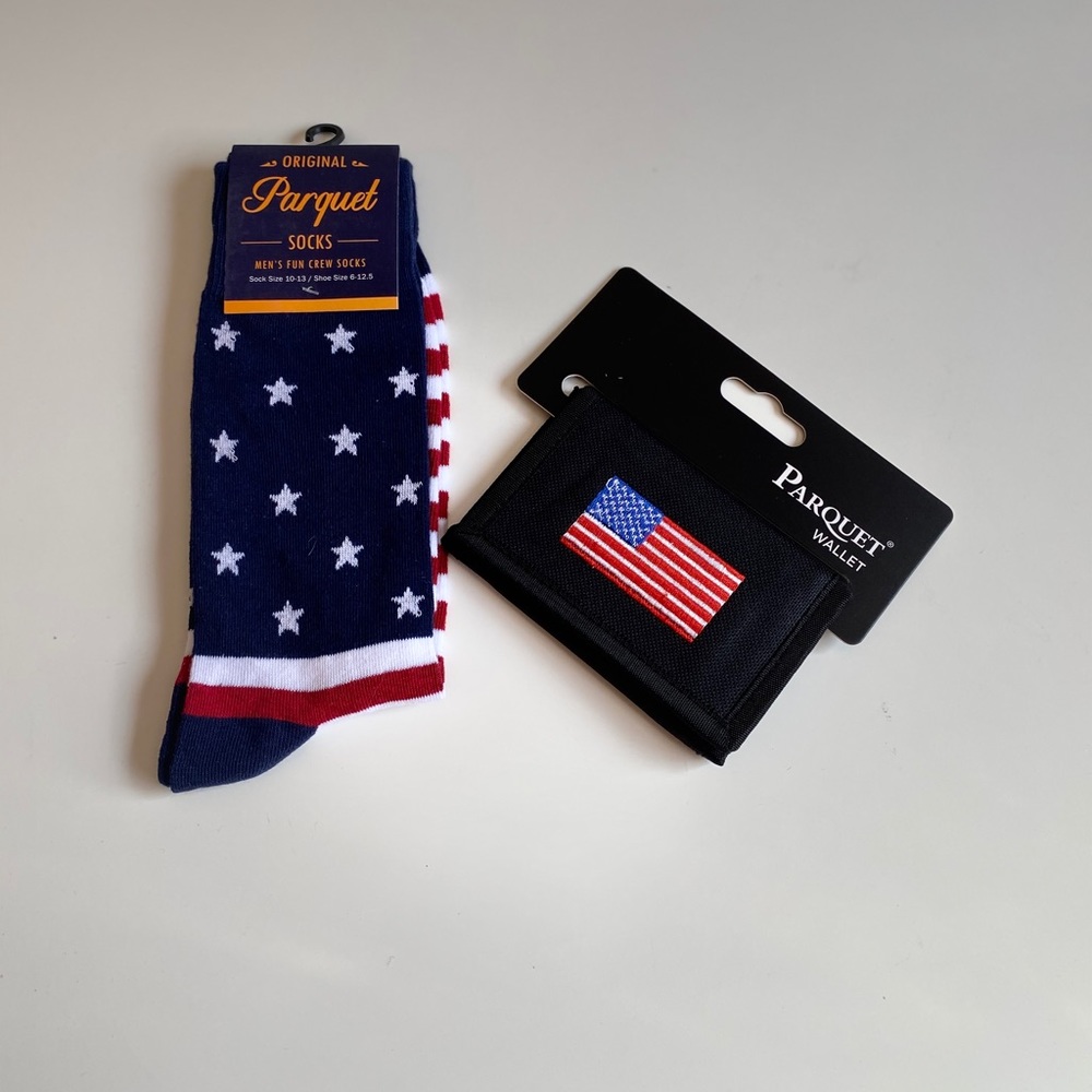 PATRIOTIC NOVELTY SOCKS & AMERICAN FLAG WALLET SET